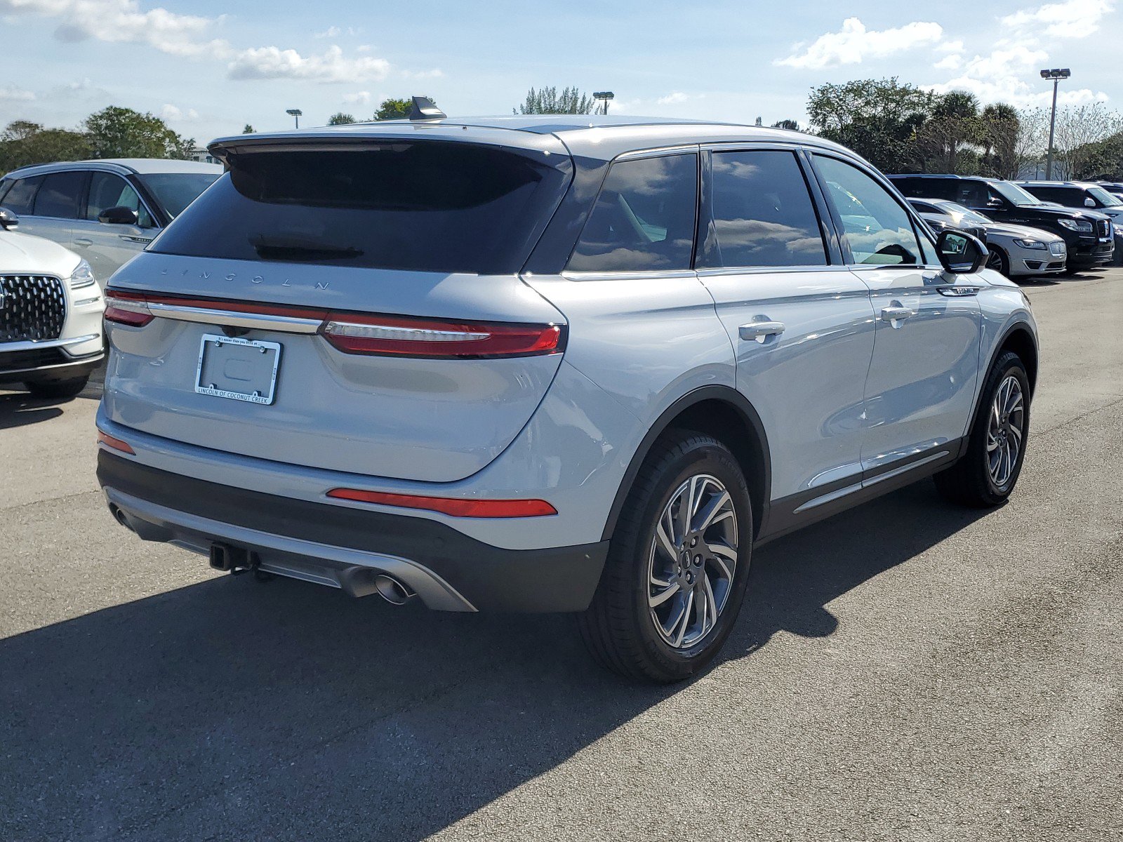 2025 Lincoln Corsair Premiere photo 2