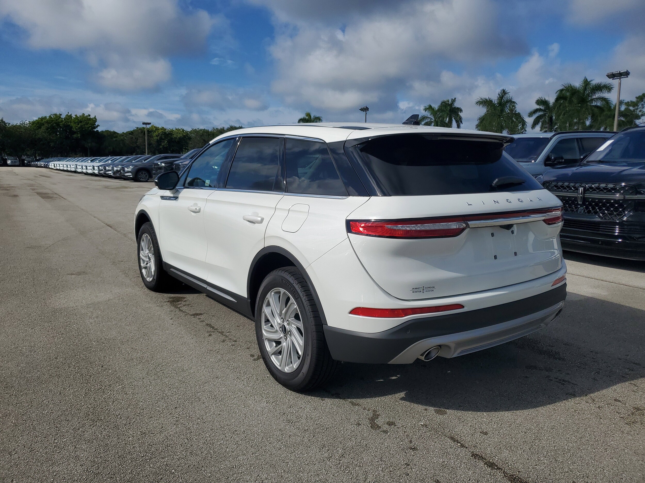 2025 Lincoln Corsair Premiere photo 2