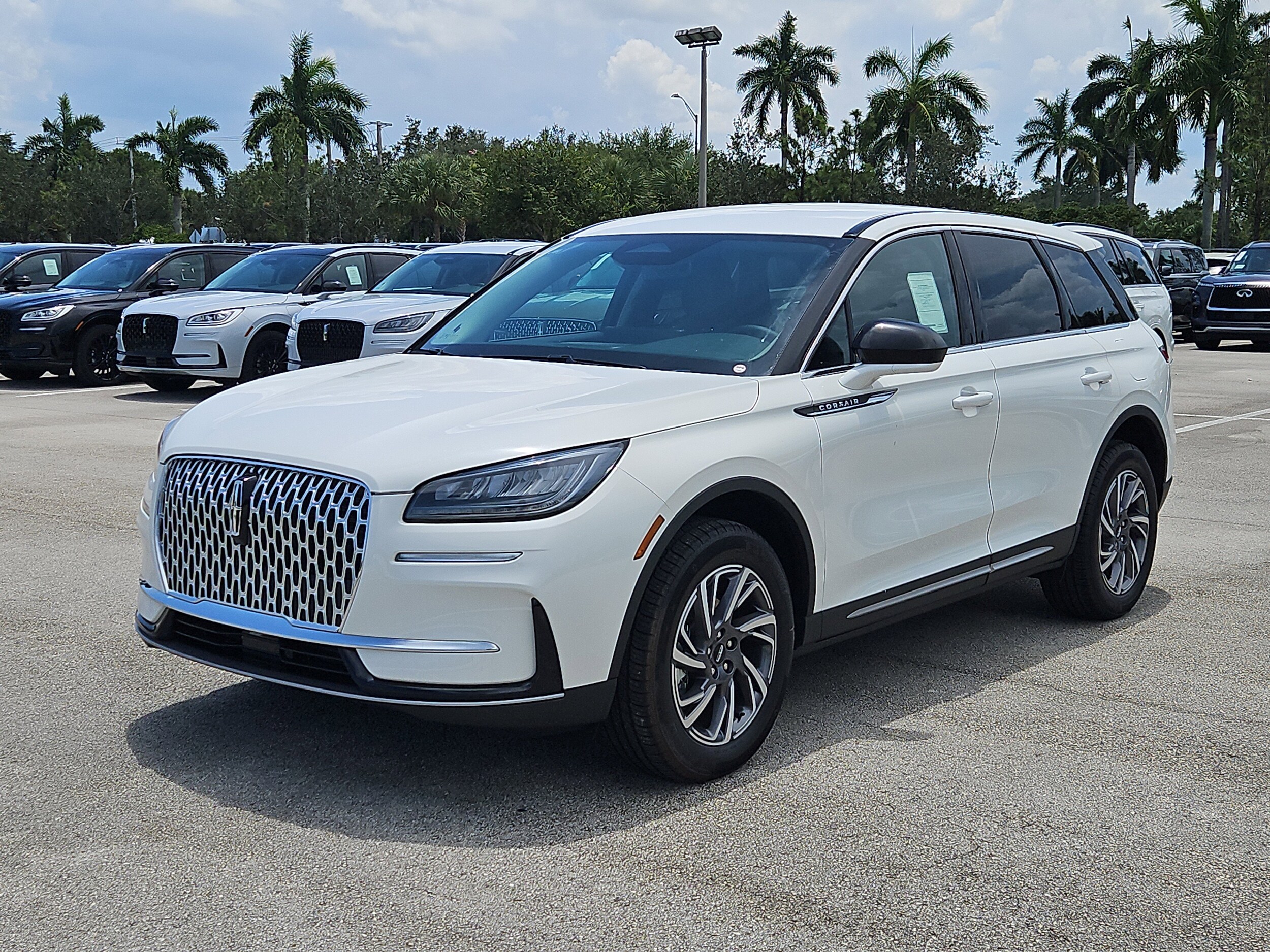 2025 Lincoln Corsair Premiere photo 3