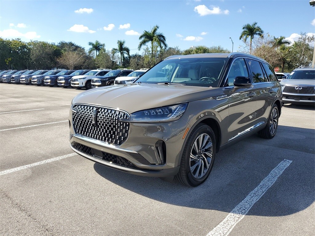2025 Lincoln Aviator Premiere photo 2