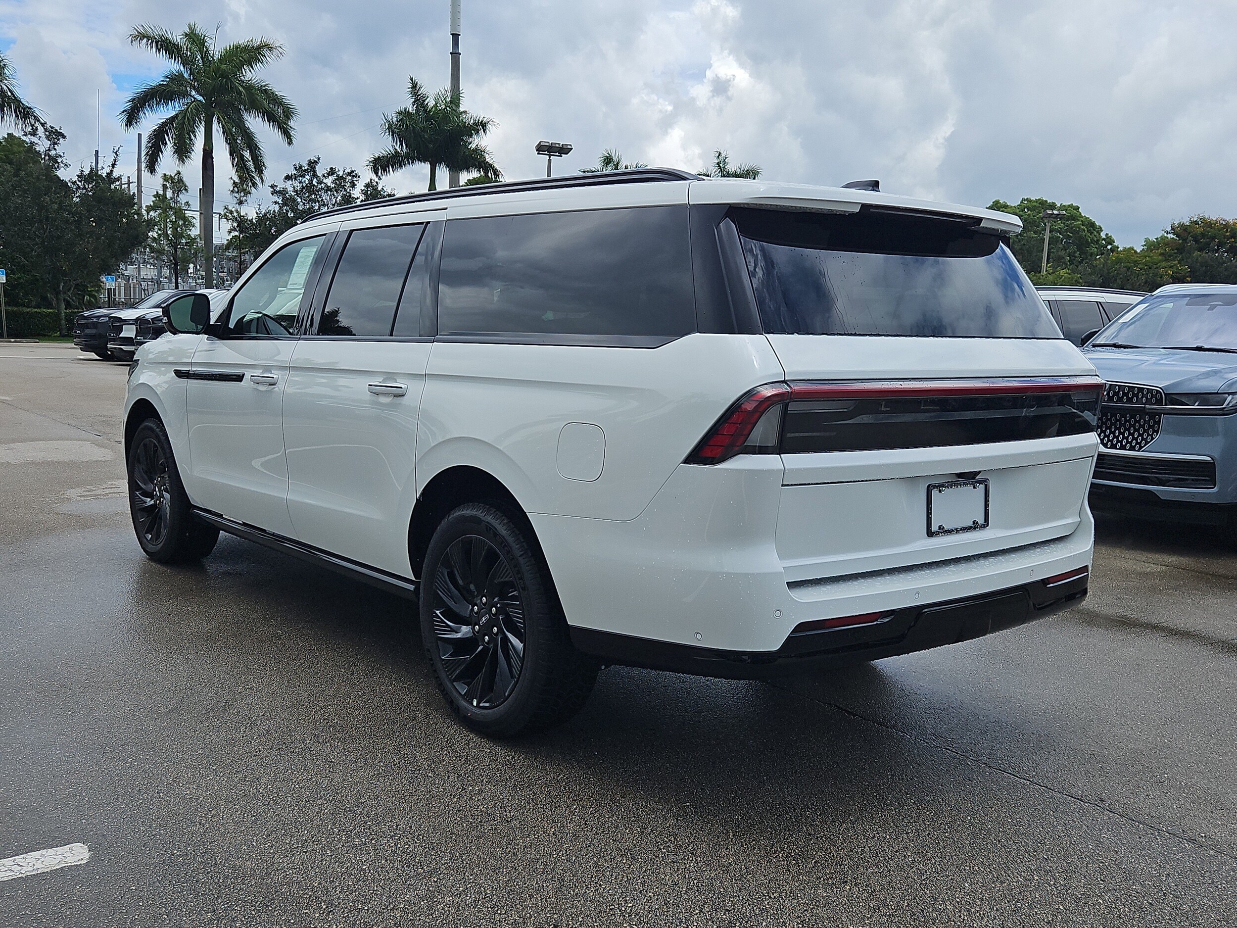 2025 Lincoln Navigator L Reserve photo 2