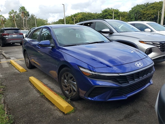 2024 Hyundai Elantra SEL's photo