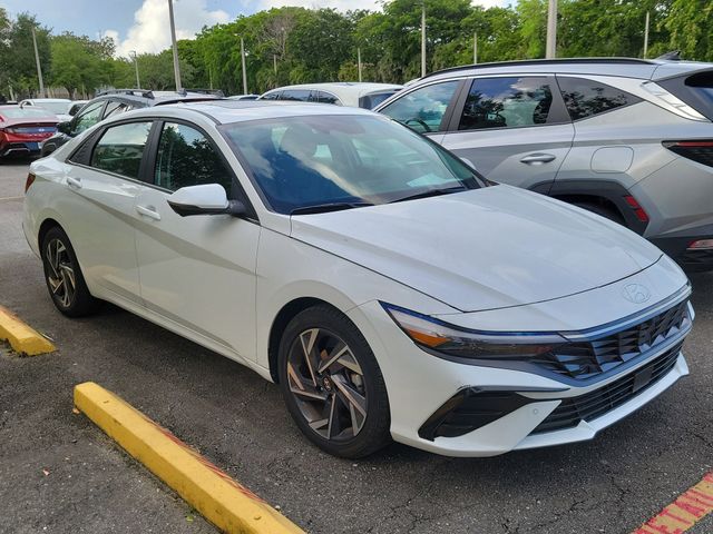 2024 Hyundai Elantra 2.0 Limited IVT's photo