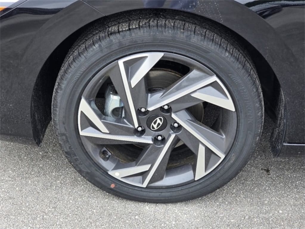 Certified 2025 Hyundai Elantra SEL Convenience Sedan