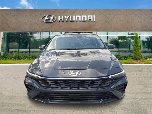 2025 Hyundai Elantra Hybrid Limited photo 2