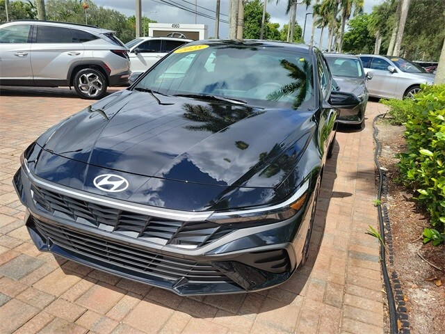 2025 Hyundai Elantra Hybrid SEL Sport photo 3