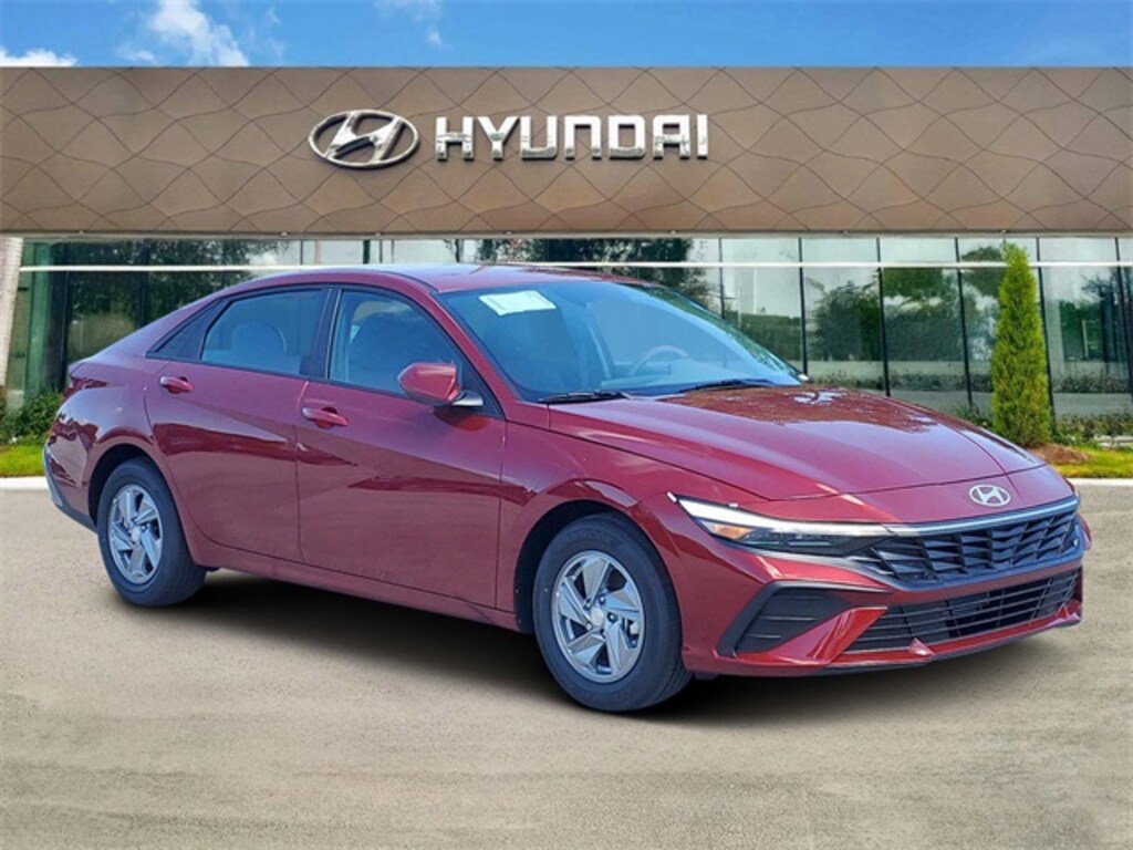 Used 2025 Hyundai Elantra SE Sedan