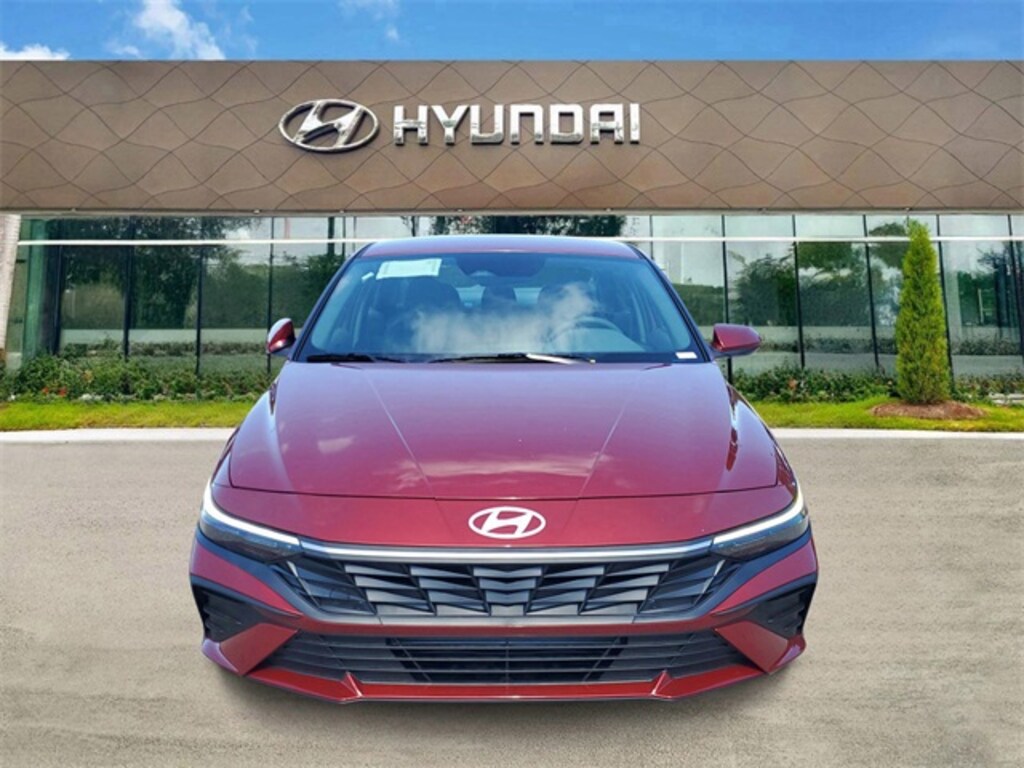 Used 2025 Hyundai Elantra SE Sedan