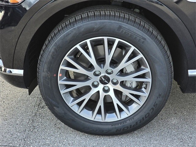 2025 Genesis GV80 2.5T Standard AWD photo 4