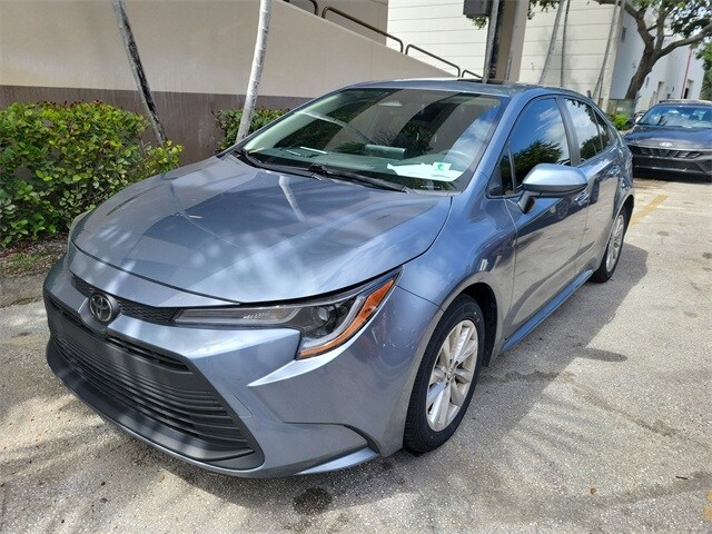 2023 Toyota Corolla LE photo 3