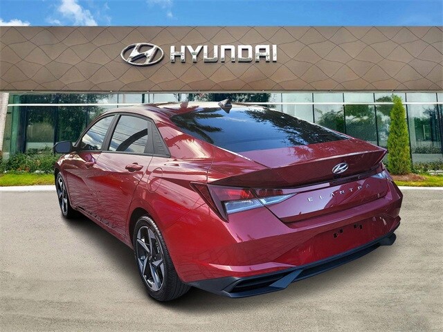2023 Hyundai Elantra SEL photo 3