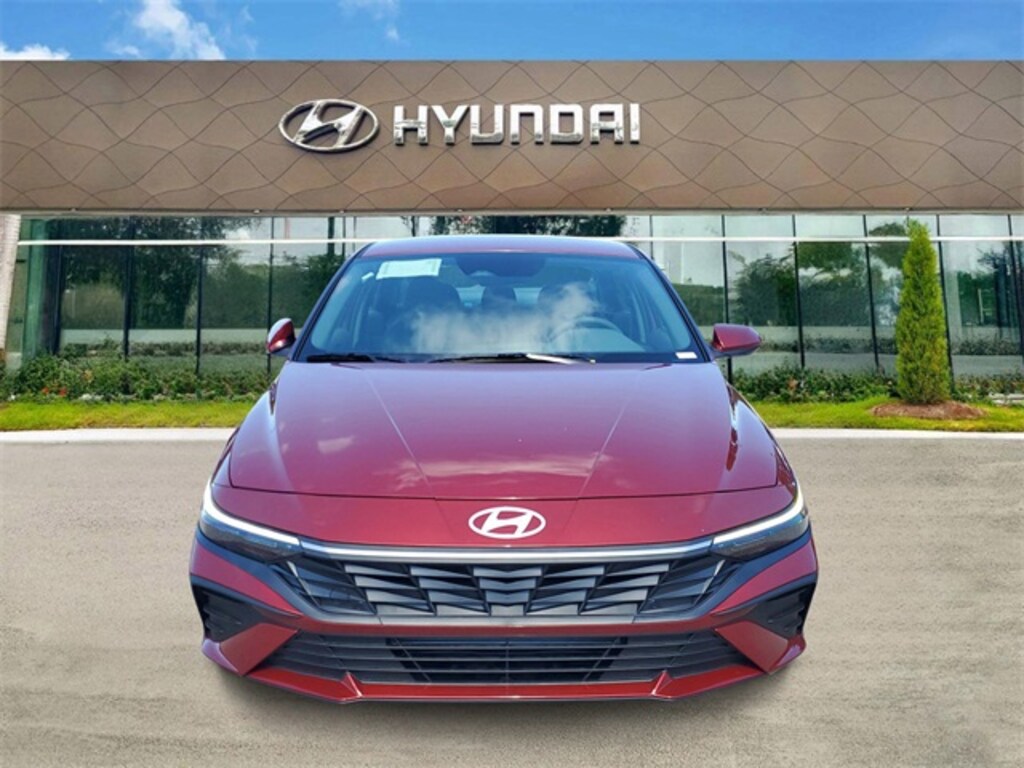 Used 2025 Hyundai Elantra SE Sedan