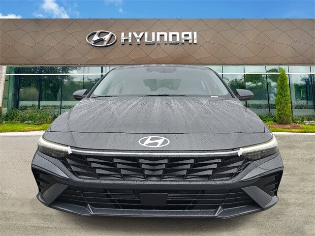 2025 Hyundai Elantra SEL Convenience photo 2
