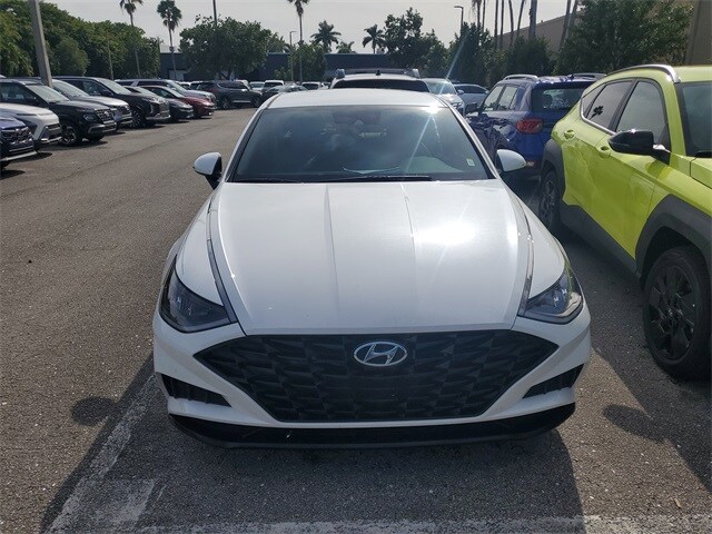 2022 Hyundai Sonata SEL photo 2