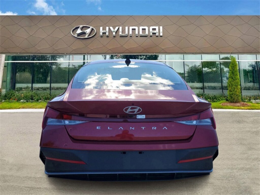 Used 2025 Hyundai Elantra SE Sedan