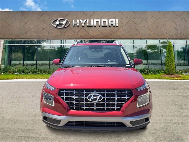 2025 Hyundai Venue SEL photo 3