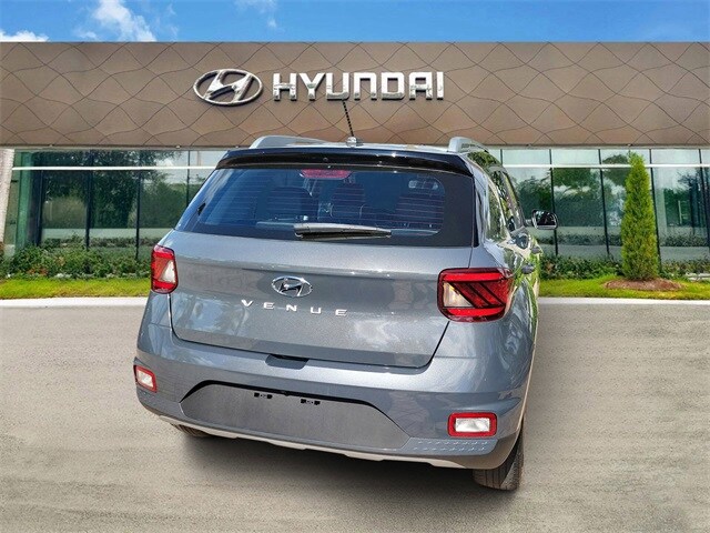 2023 Hyundai Venue Limited photo 4