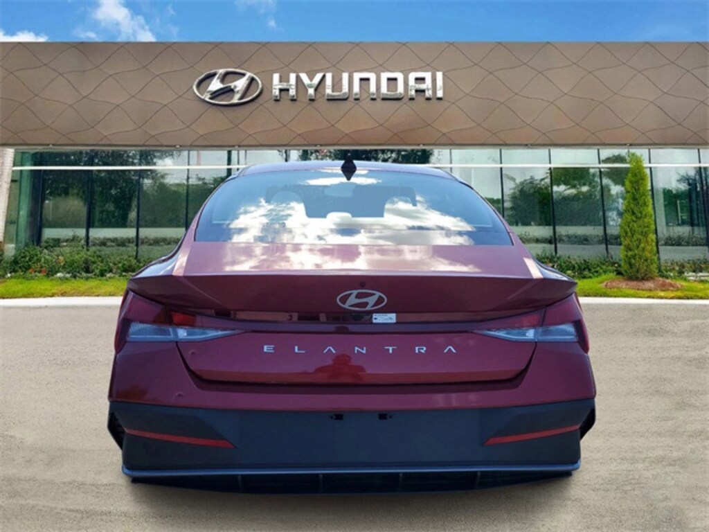 Used 2025 Hyundai Elantra SE Sedan