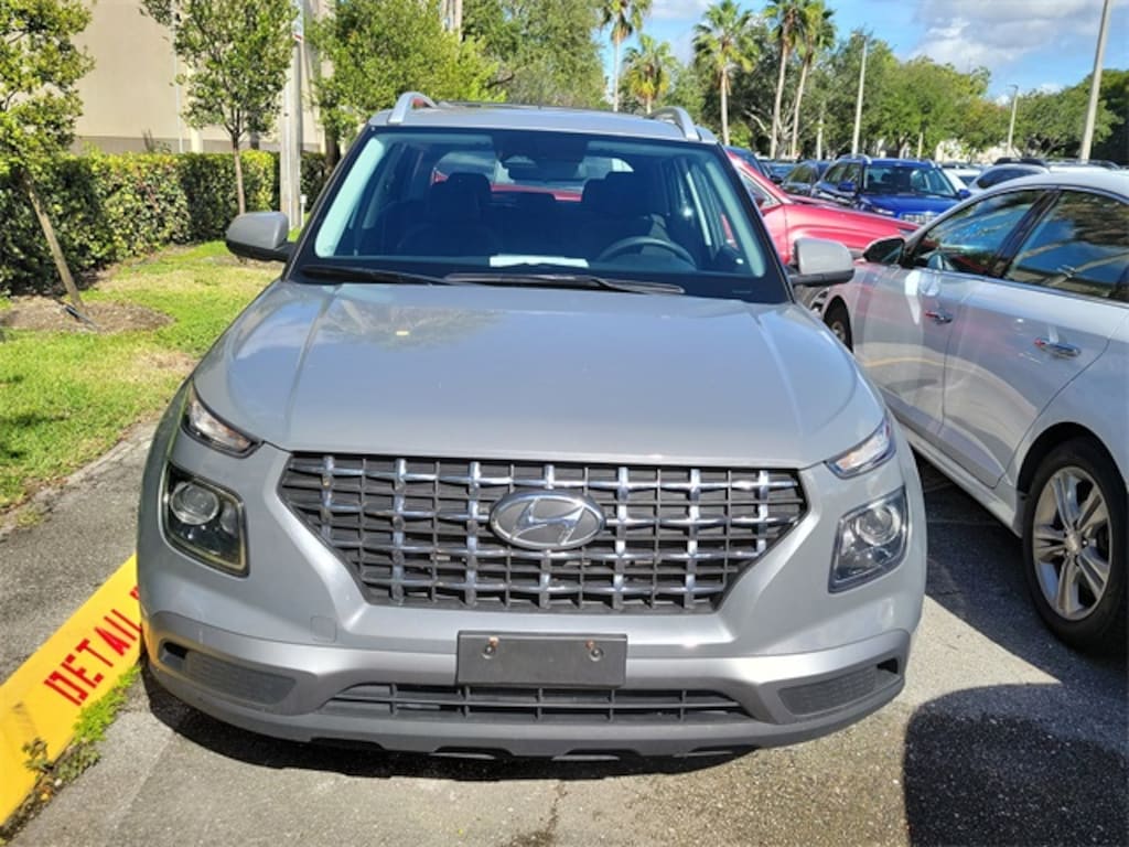 Used 2023 Hyundai Venue SEL SUV