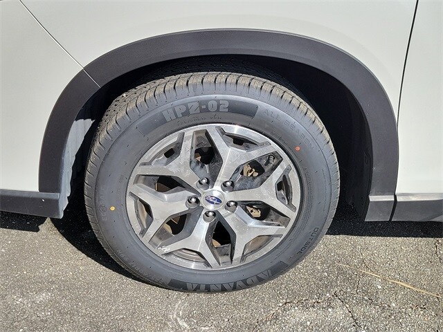 2023 Subaru Forester Premium photo 4