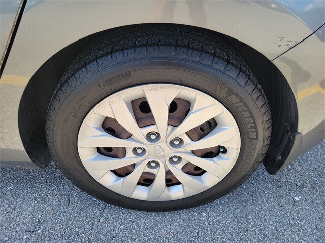 2016 Hyundai Elantra GT Base photo 4