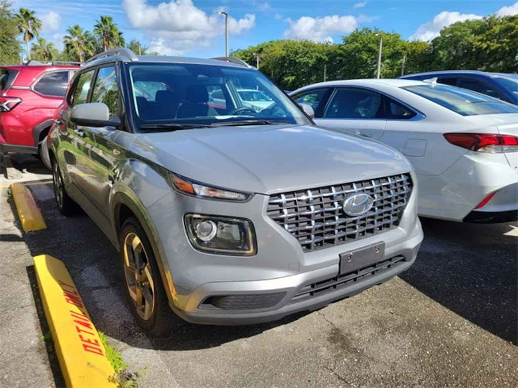 Used 2023 Hyundai Venue SEL SUV