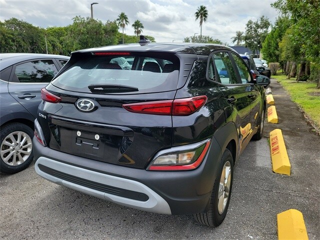 2023 Hyundai Kona SE photo 3