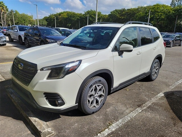 2023 Subaru Forester Premium photo 3