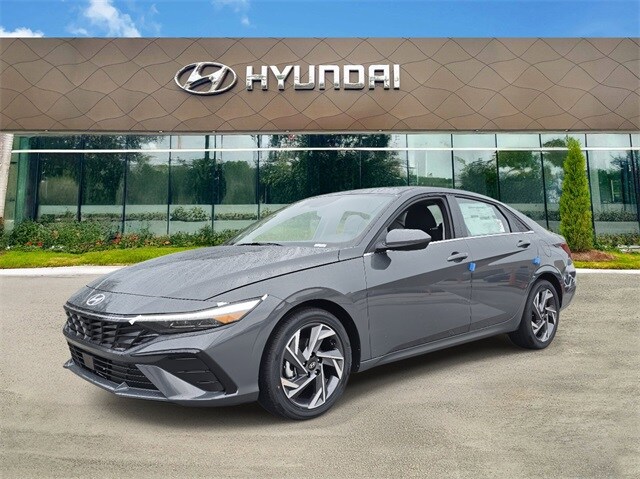 2025 Hyundai Elantra SEL Convenience photo 3