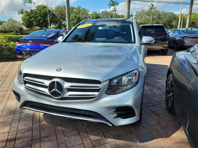2016 Mercedes Benz GLC 300 4MATIC photo 2