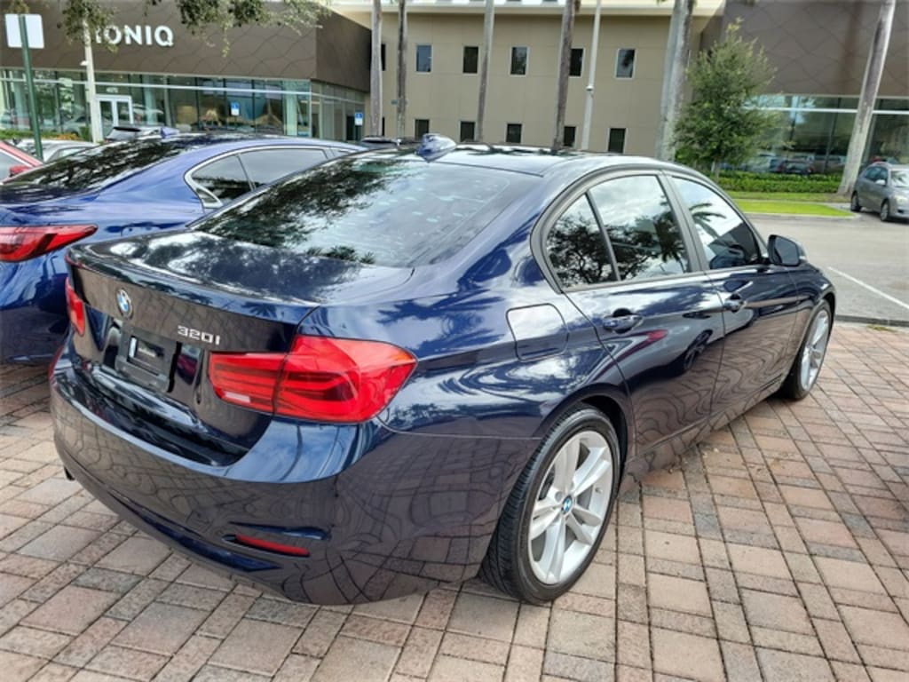 Used 2016 BMW 3 Series 320i Sedan