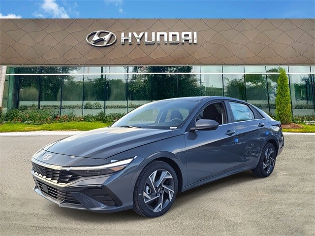 2025 Hyundai Elantra SEL Convenience photo 3