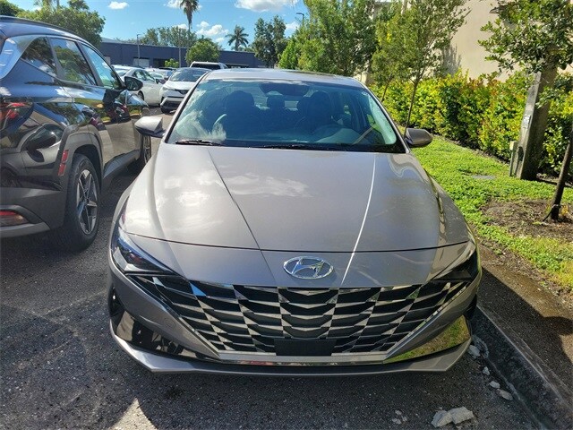 2023 Hyundai Elantra Limited photo 2