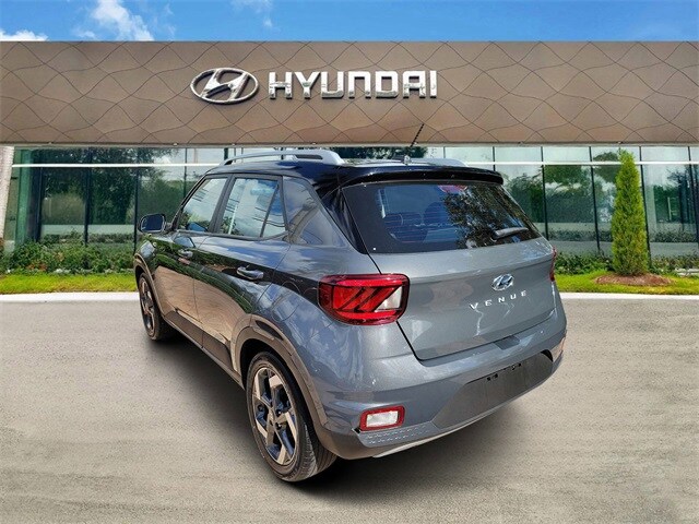 2023 Hyundai Venue Limited photo 3