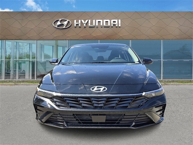 2025 Hyundai Elantra SEL Convenience photo 2