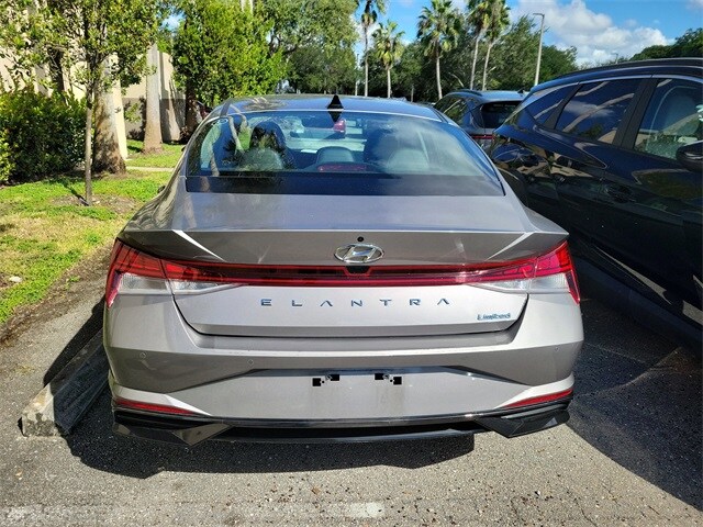 2023 Hyundai Elantra Limited photo 4