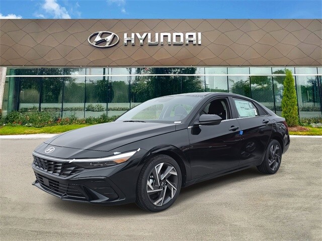 2025 Hyundai Elantra SEL Convenience photo 2