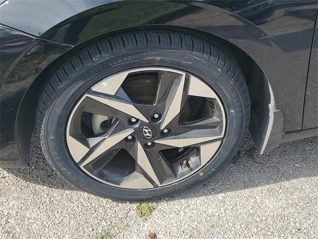 2023 Hyundai Elantra SEL photo 4