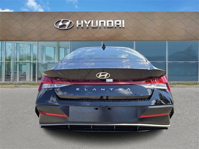2025 Hyundai Elantra SEL Convenience photo 4