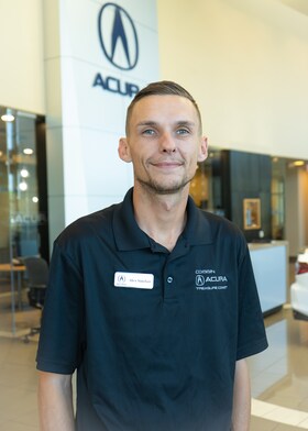 Staff member Alex Sinclair from ID_1d2344bad7d2