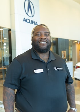 Staff member Alvin Lyons from ID_d712e3b6122a