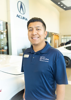 Staff member Andy Roblero from ID_d712e3b6122a