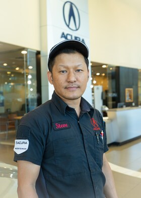 Staff member Steve Hoang from ID_76bd1a38de6d