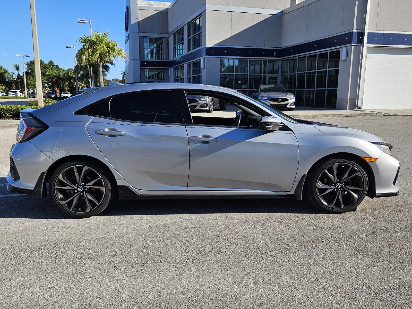 2019 Honda Civic Hatchback Sport Touring photo 2