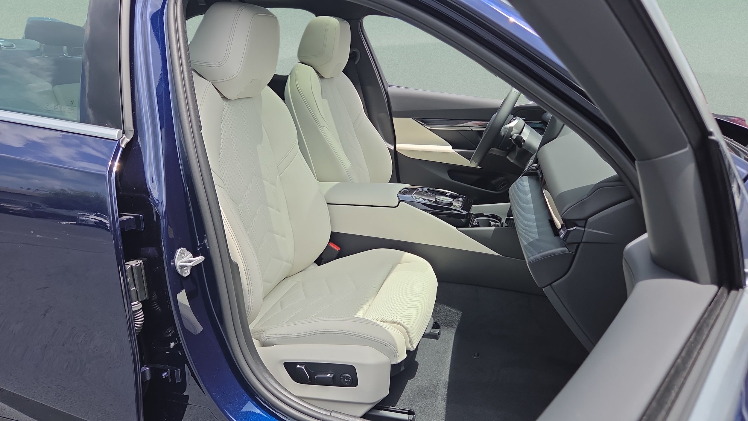 2027 BMW 5 Series 530i - Photo 20