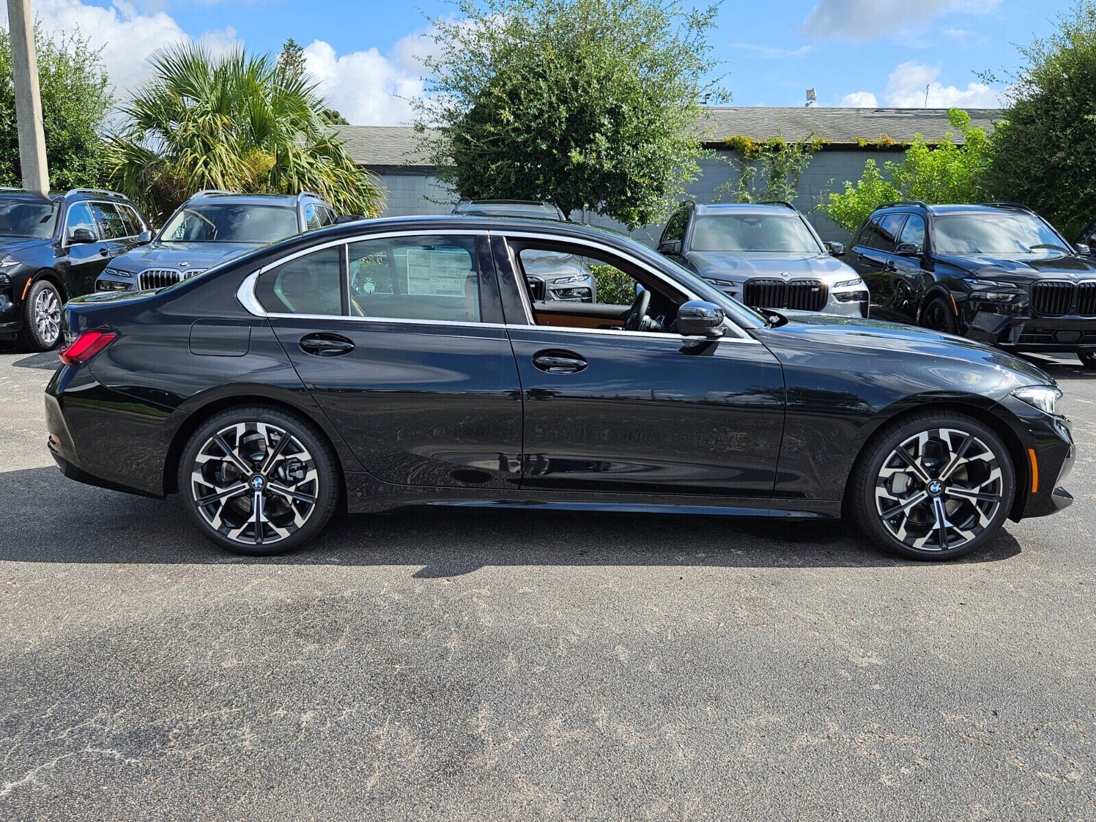 2025 Bmw 330i Sedan photo 3
