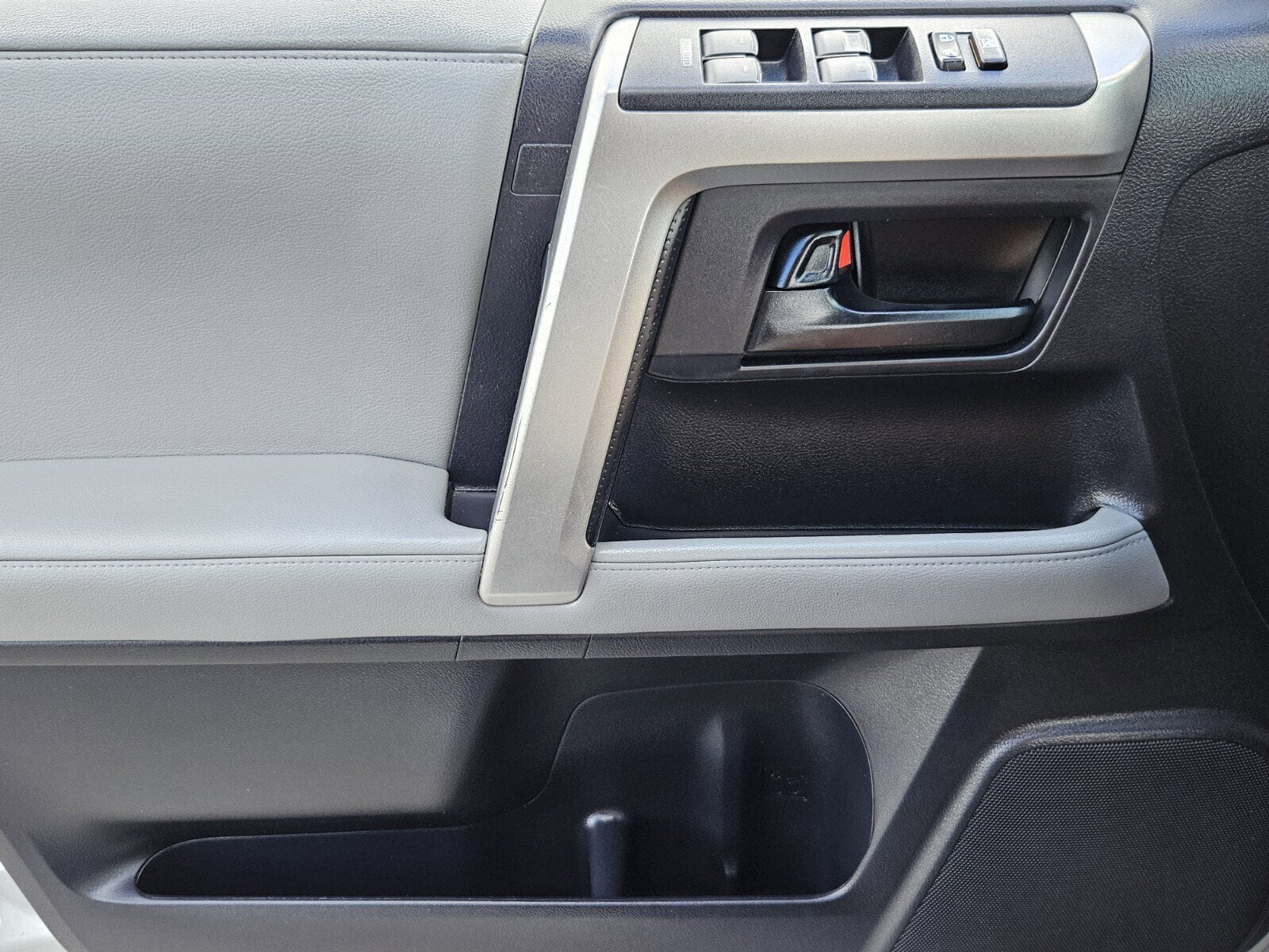 2012 Toyota 4Runner SR5 photo 4