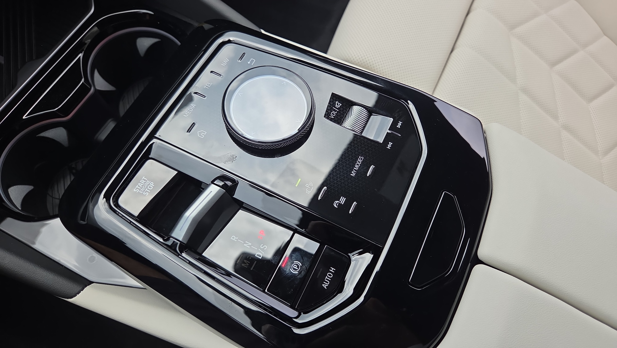 2027 BMW 5 Series 530i - Photo 37
