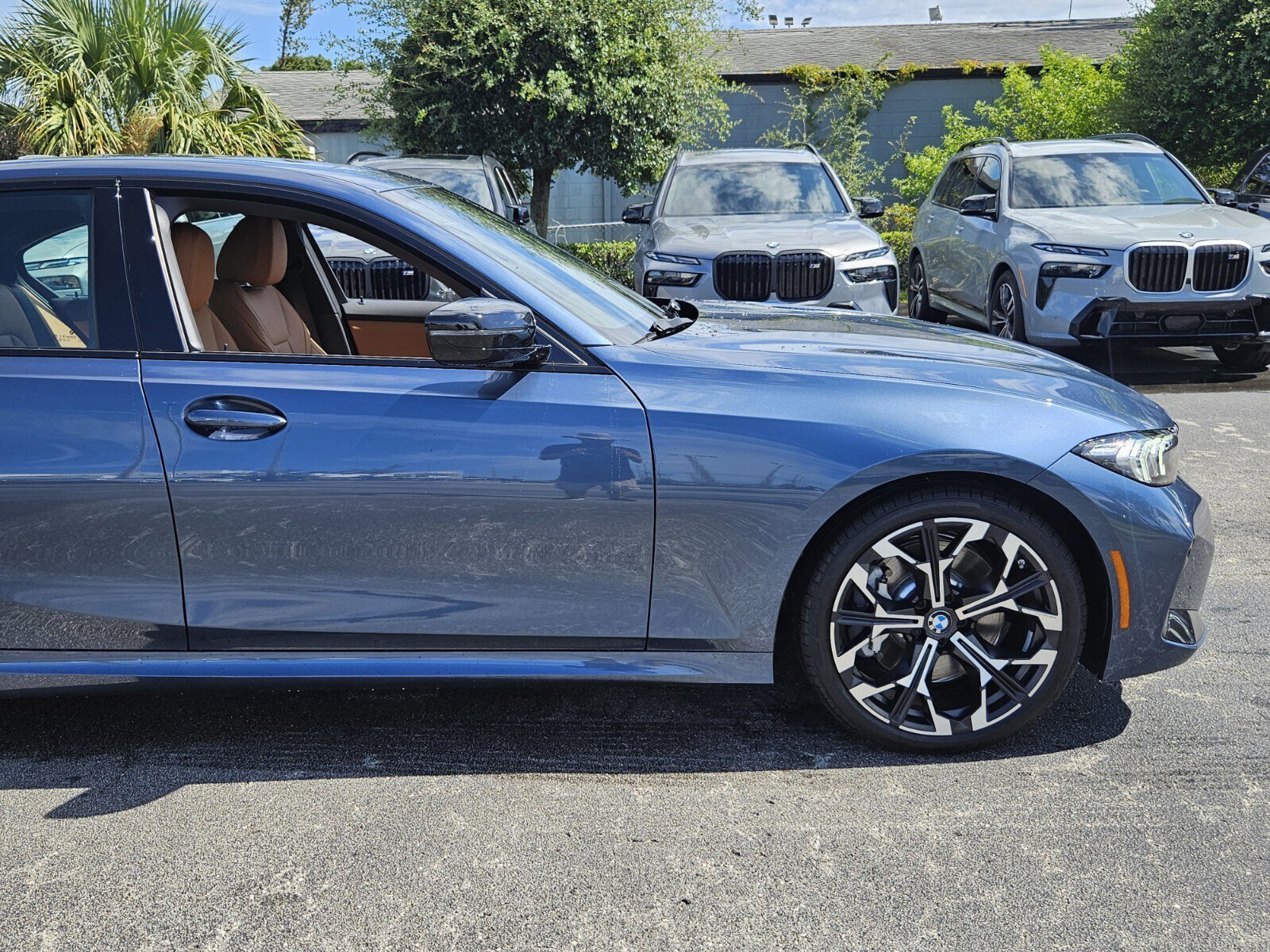 2025 Bmw 330i Sedan photo 2
