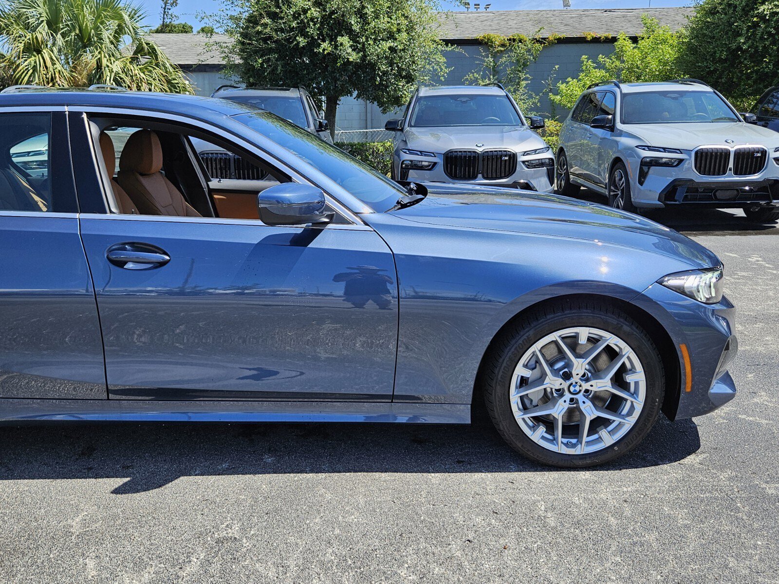 2025 Bmw 330i Sedan photo 2